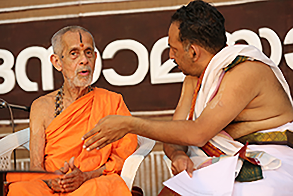 Acharyasri with
Sri. Vishvesha
Tirtha (late),
Pejawara Matha