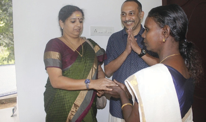 Acharyasri’s patni Meera rajesh presenting the key of the house constructed by kasyapashram